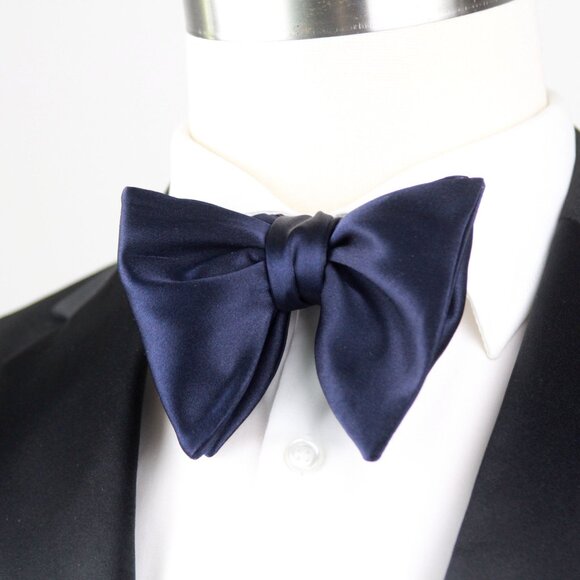 Camellucci Men's Self-tied Bow Tie Big Butterfly Navy Charmeuse 100%Silk S722 - Picture 1 of 9
